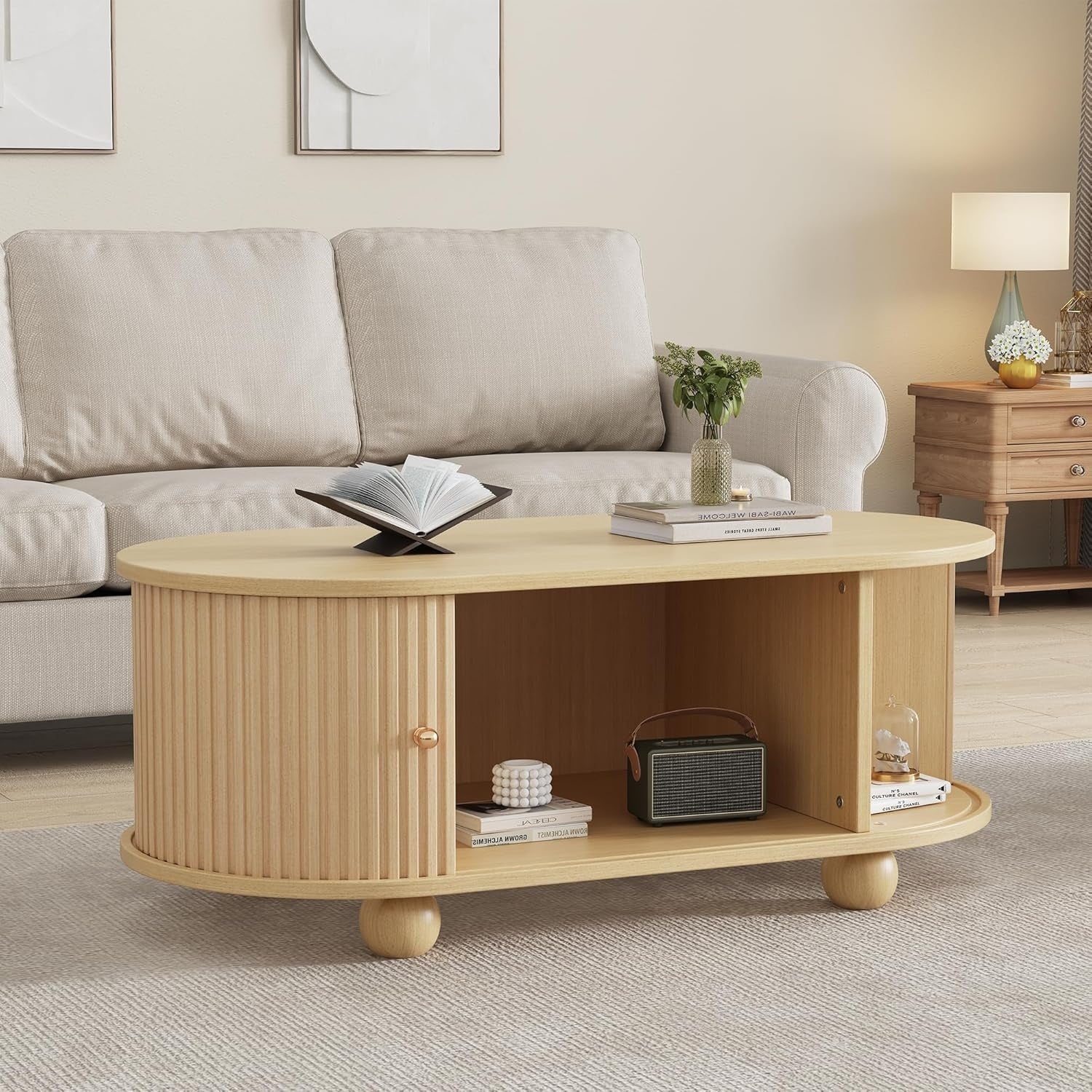Ovaler Couchtisch mit Schiebet¨¹ren und gro?z¨¹gigem Stauraum im Landhausstil